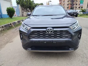Toyota RAV4 XLE Premium 2025 Gray