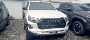 New Toyota Hilux 2025 White