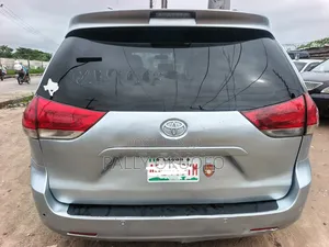 Toyota Sienna XLE 8 Passenger 2012 Blue