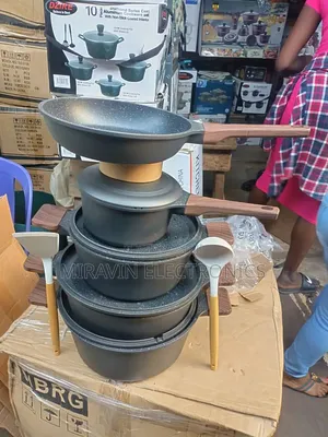 The Cast Aluminium Cookware With Silicon Spoons