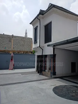 4bdrm Duplex in High Castle Estate for sale