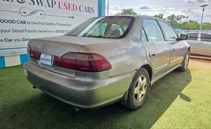Honda Accord 1999 Gold