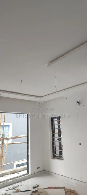 5bdrm House in Adeniyi Jones for sale