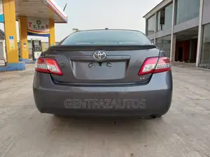 Toyota Camry LE 4dr Sedan (2.5L 4cyl 6A) 2011 Gray