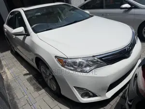 Toyota Camry XLE 4dr Sedan (2.5L 4cyl 6A) 2013 White