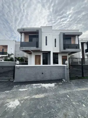 4bdrm Duplex in Chevron for sale