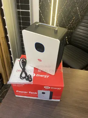 Smart Solar Energy Storage System – Clean Stable Power Supply 