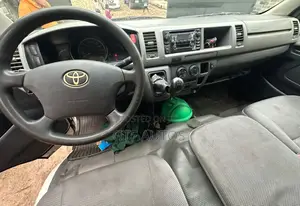 Toyota HiAce 2015 White