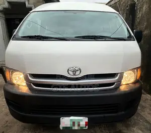 Toyota HiAce 2015 White