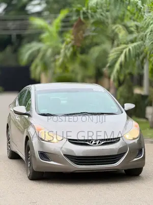 Hyundai Elantra GLS Sedan FWD (1.8L 4cyl 6M) 2013 Gold
