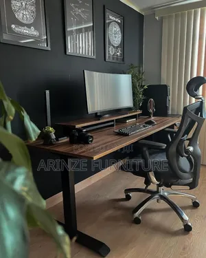 Quality Adjustable Height Table