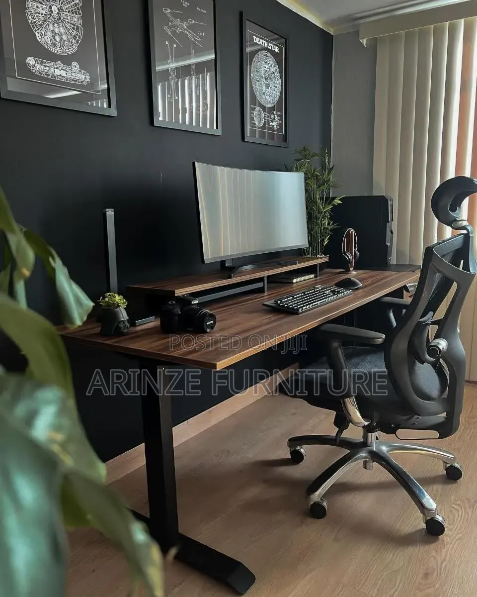 Quality Adjustable Height Table
