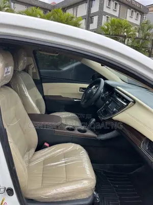Toyota Avalon XLE 4dr Sedan (3.5L 6cyl 6A) 2015 White
