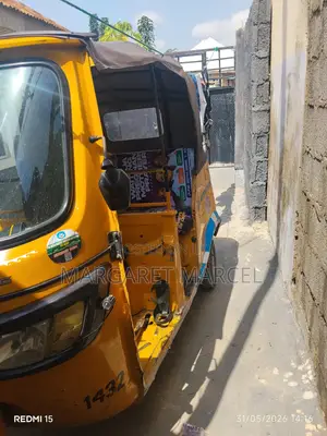 TVS King Cargo 2022 Yellow