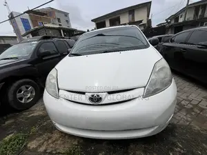 Toyota Sienna LE FWD 2006 White