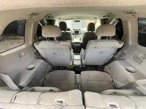 Toyota Highlander SE 2011 Gray