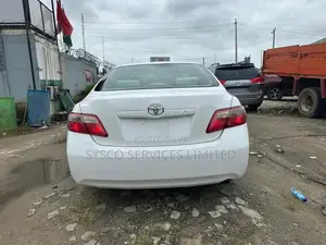 Toyota Camry LE 4dr Sedan (2.4L 4cyl 5A) 2009 White