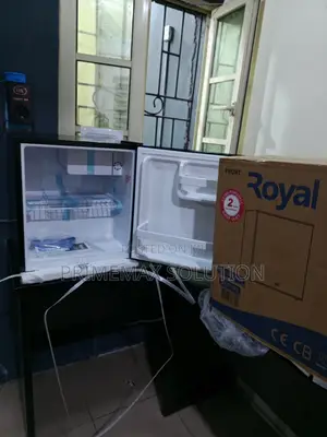 Cool, Calm Royal: 55l Bedroom Essential