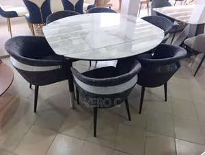 Quality Convertible Dining Set for 6 Seaters.