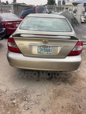 Toyota Camry LE 4dr Sedan (2.4L 4cyl 4A) 2004 Gold