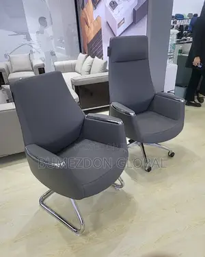 Modern Executive Office Chair – High Back Leather Conference Chair