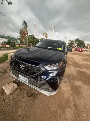 Toyota Highlander 2023 Blue