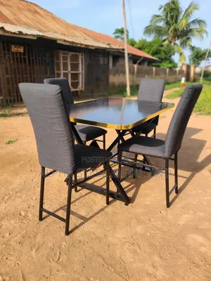 Dinning Table With 4 Chairs