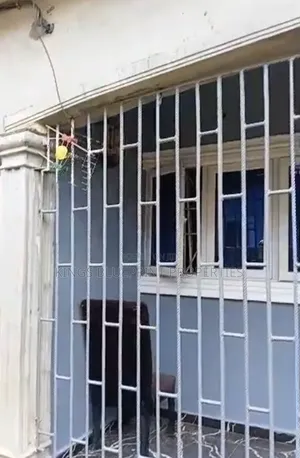 2bdrm Block of Flats in Off Pti Road, Warri for rent