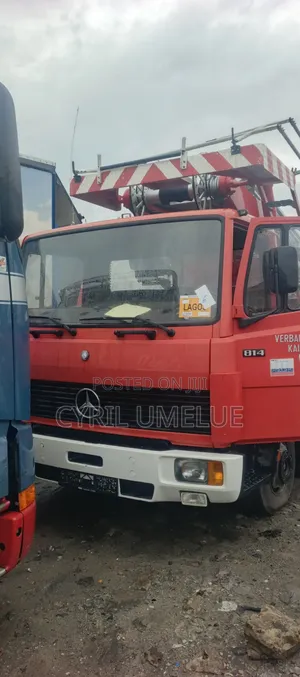 Mercedes Benz Man Lift