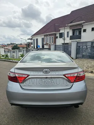 Toyota Camry 2018 Silver