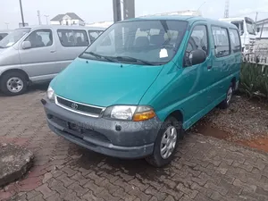 Toyota HiAce 2000 Green