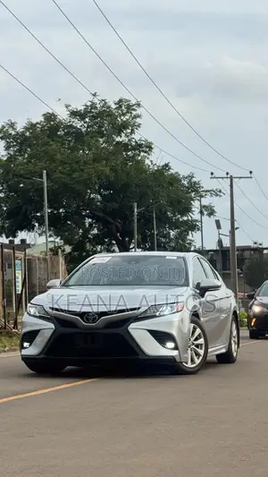 Toyota Camry SE FWD 2020 Silver