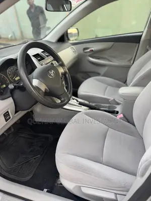 Toyota Corolla LE Special Edition 4dr Sedan (1.8L 4cyl 4A) 2013 Silver