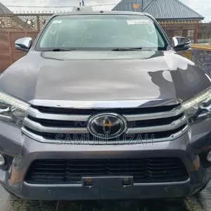 Toyota Hilux 2019 Gray