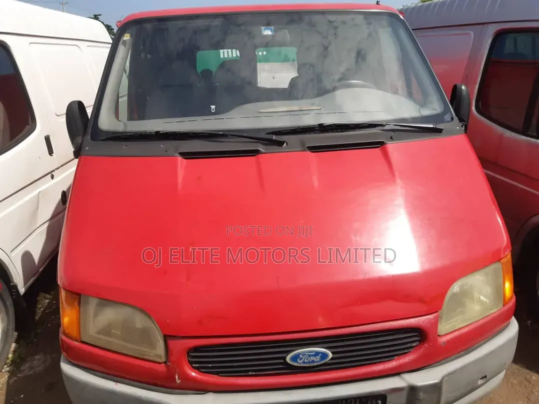 Ford Transit 2000 Red