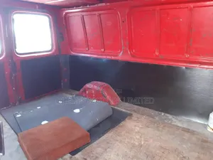 Ford Transit 2000 Red