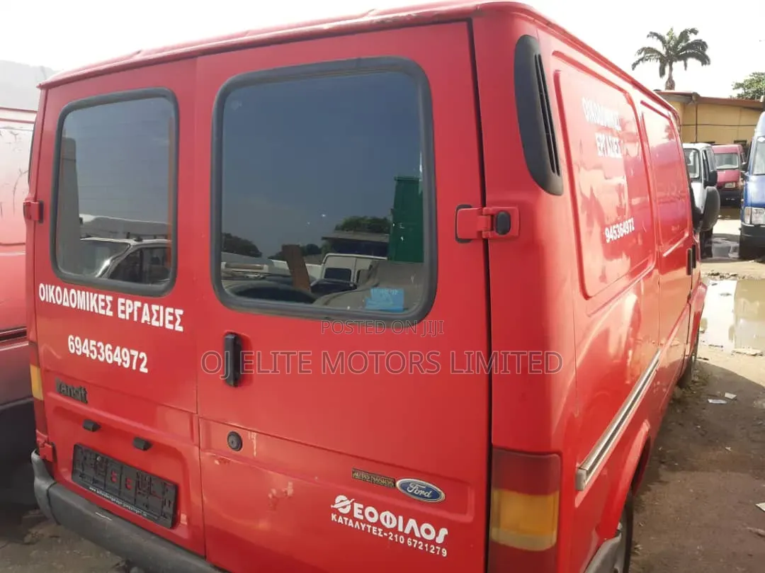 Ford Transit 2000 Red