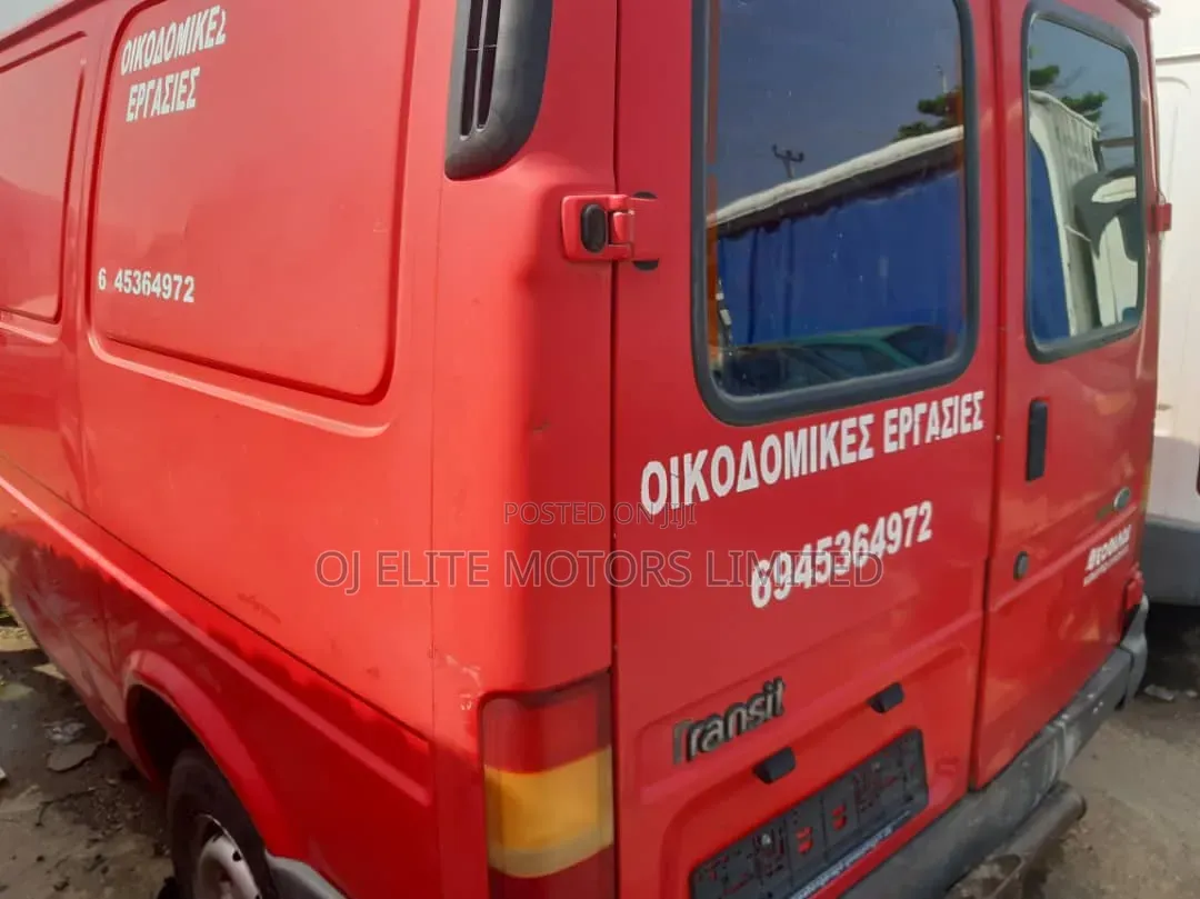 Ford Transit 2000 Red