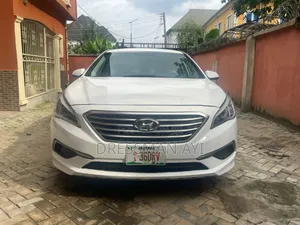 Hyundai Sonata Base Sedan FWD (2.4L 4cyl 6A) 2017 White