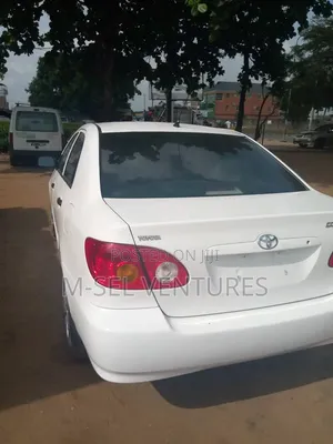 Toyota Corolla LE 2004 White