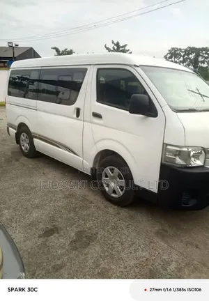 Toyota HiAce 2014 White
