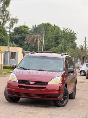 Toyota Sienna 2005 Maroon