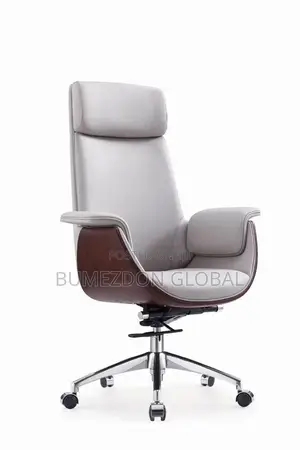 Luxury Executive Office Chair – High Back Leather Swivel Chair