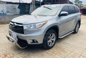 Toyota Highlander XLE 4dr SUV AWD (3.5L 6cyl 6A) 2015 Silver