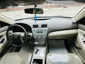 Toyota Camry LE 4dr Sedan (2.4L 4cyl 5A) 2009 White
