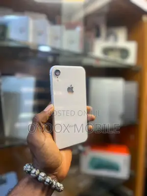 Apple iPhone XR 64 GB White