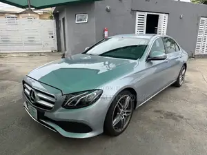 Mercedes-Benz E200 2018 Blue