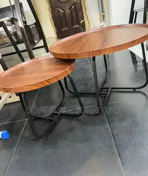 High Classic Centre Table With Side Stools