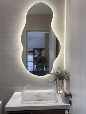 Shapeless Mirror With Light