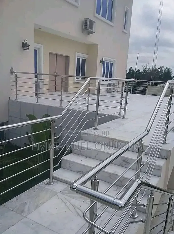 Polished Stainless Rail